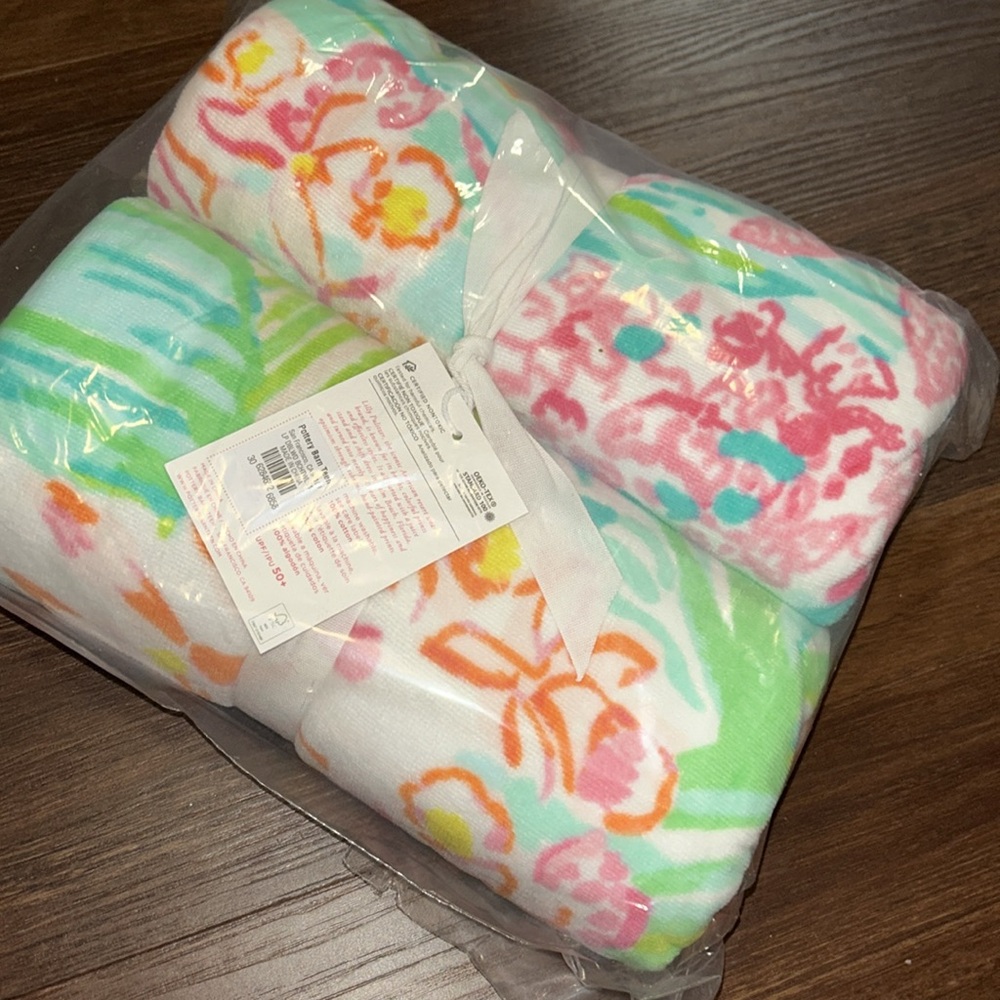 Lilly Pulitzer Jumbo 64" Square Via Flora Beach Towel for 2 People NWT - Picture 6 of 8